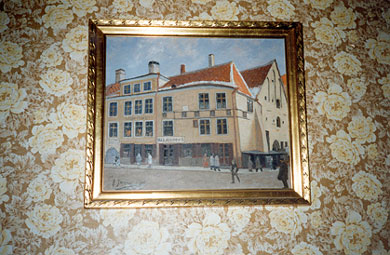 Магазин тканей Ивана Егорова напротив Ратуши на картине А. Егорова Магазин тканей Ивана Егорова напротив Ратуши на картине А. Егорова